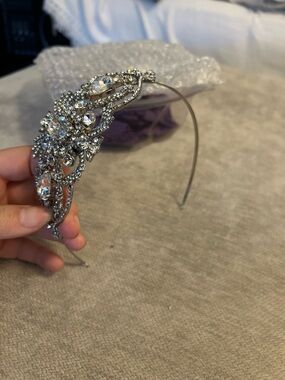 Vintage-Inspired Clear Crystal Rhinestone Headband - Silver-Tone